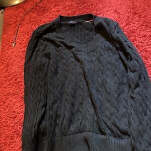 Tommy Hilfiger Women's Black Cable Knit V-Neck Sweater